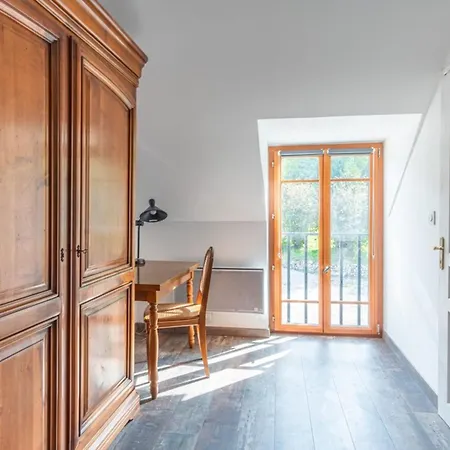 펜션 Charming House Near The City Center -