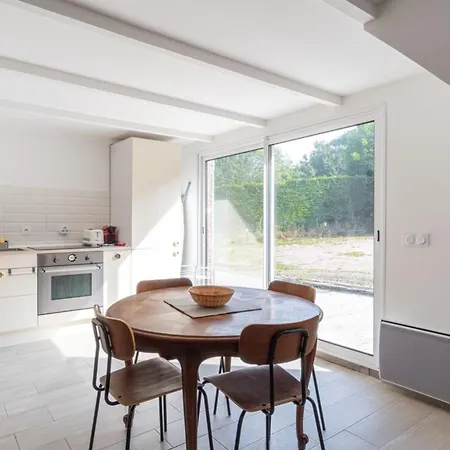펜션 Charming House Near The City Center -